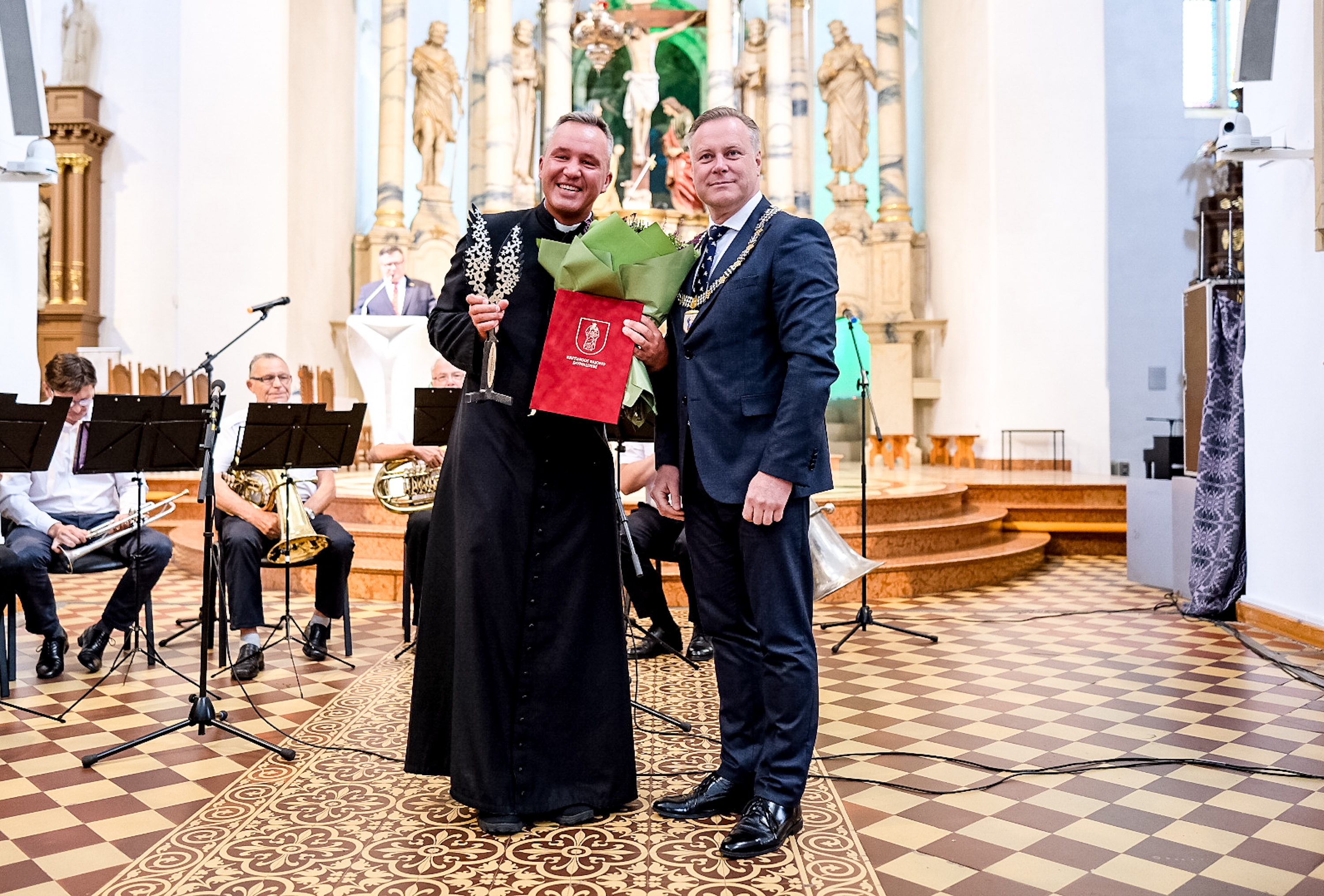 Kretingos rajono Garbės piliečio vardas suteiktas nusipelniusiam istorikui Juliui Kanarskui Kretingos rajono Garbės piliečio vardas suteiktas nusipelniusiam istorikui Juliui Kanarskui