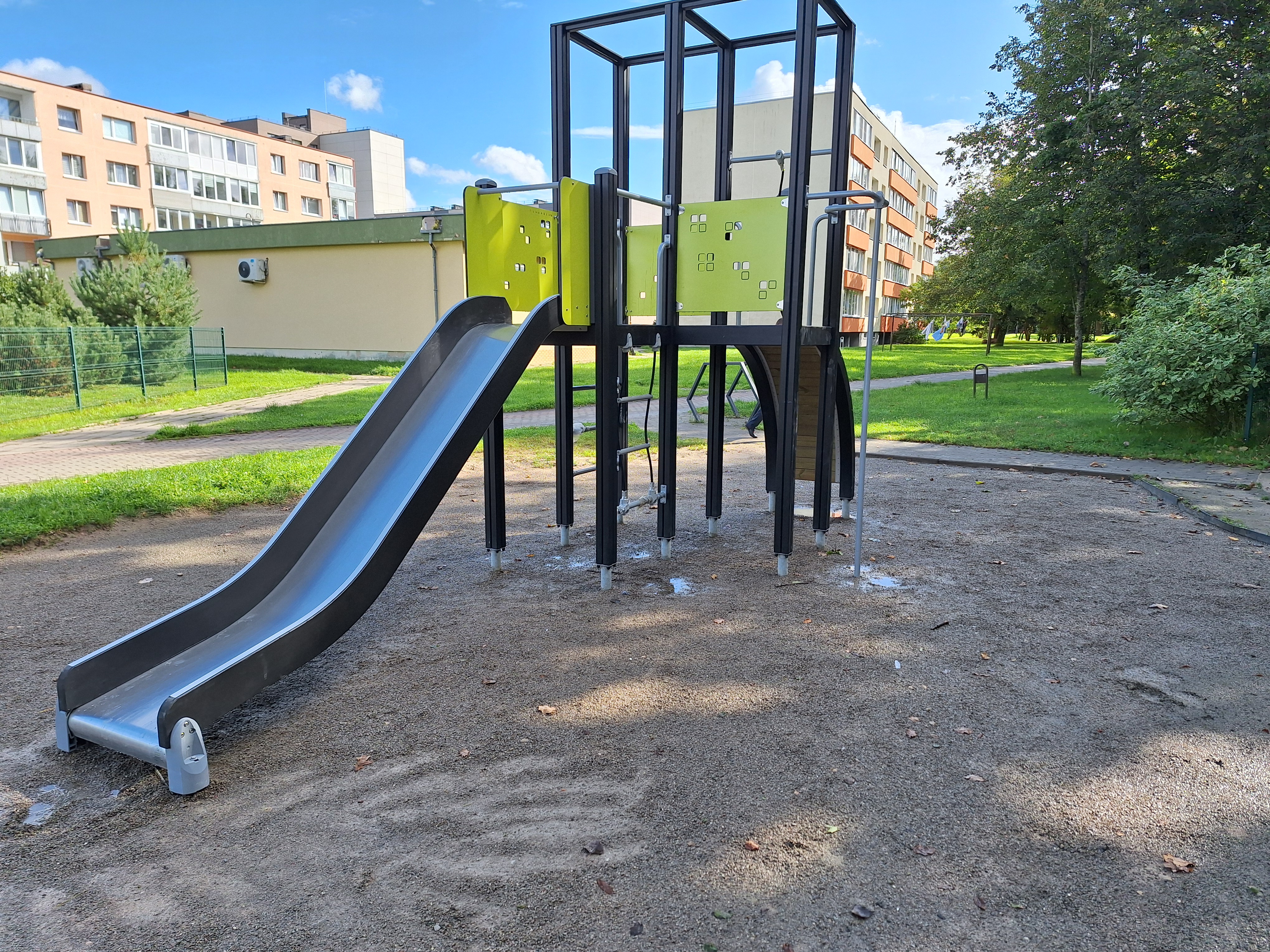 Kretingoje atnaujinamos vaikų žaidimo aikštelės Kretingoje atnaujinamos vaikų žaidimo aikštelės