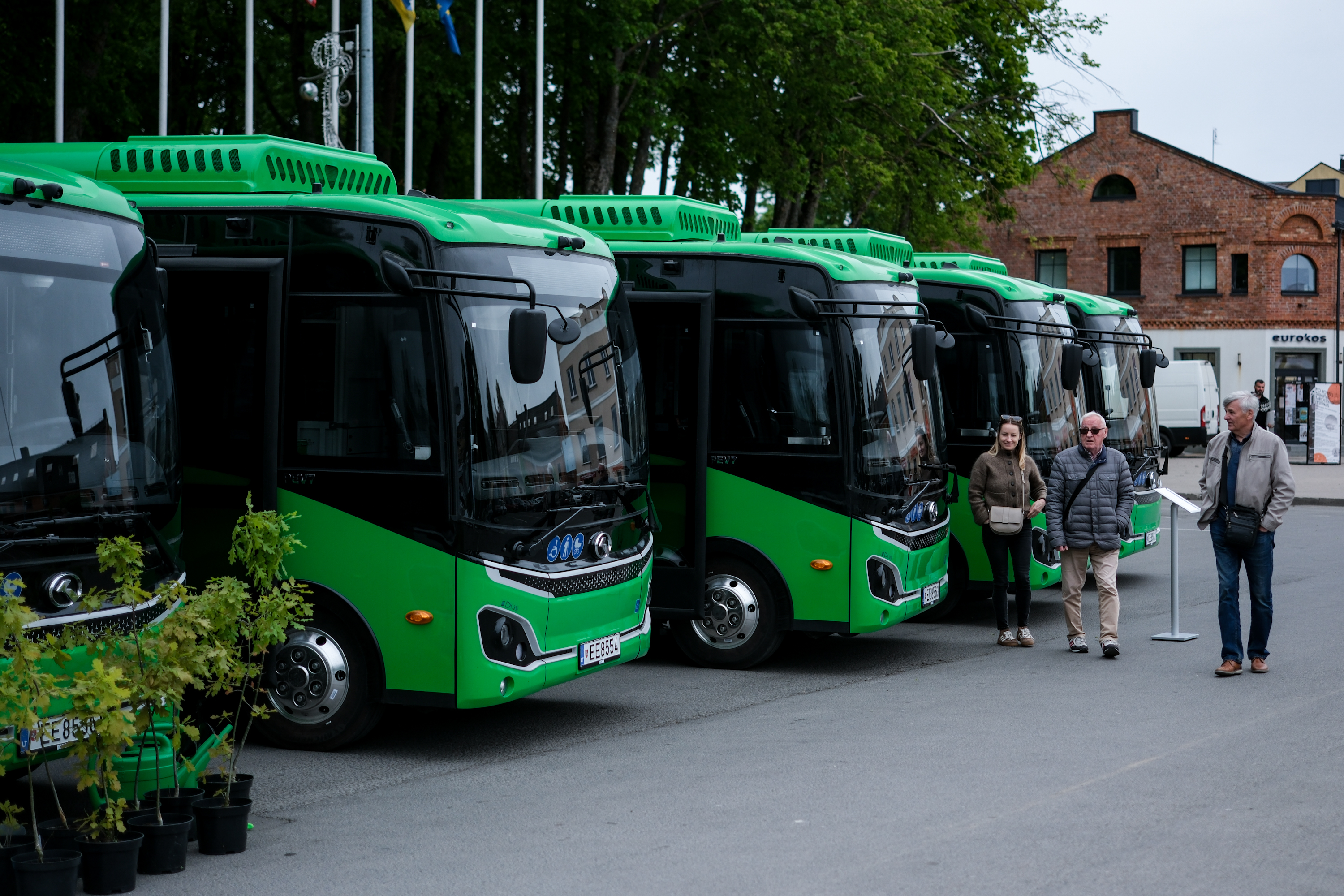 Į Kretingos rajono gatves išrieda 10 naujų elektrinių autobusų Į Kretingos rajono gatves išrieda 10 naujų elektrinių autobusų