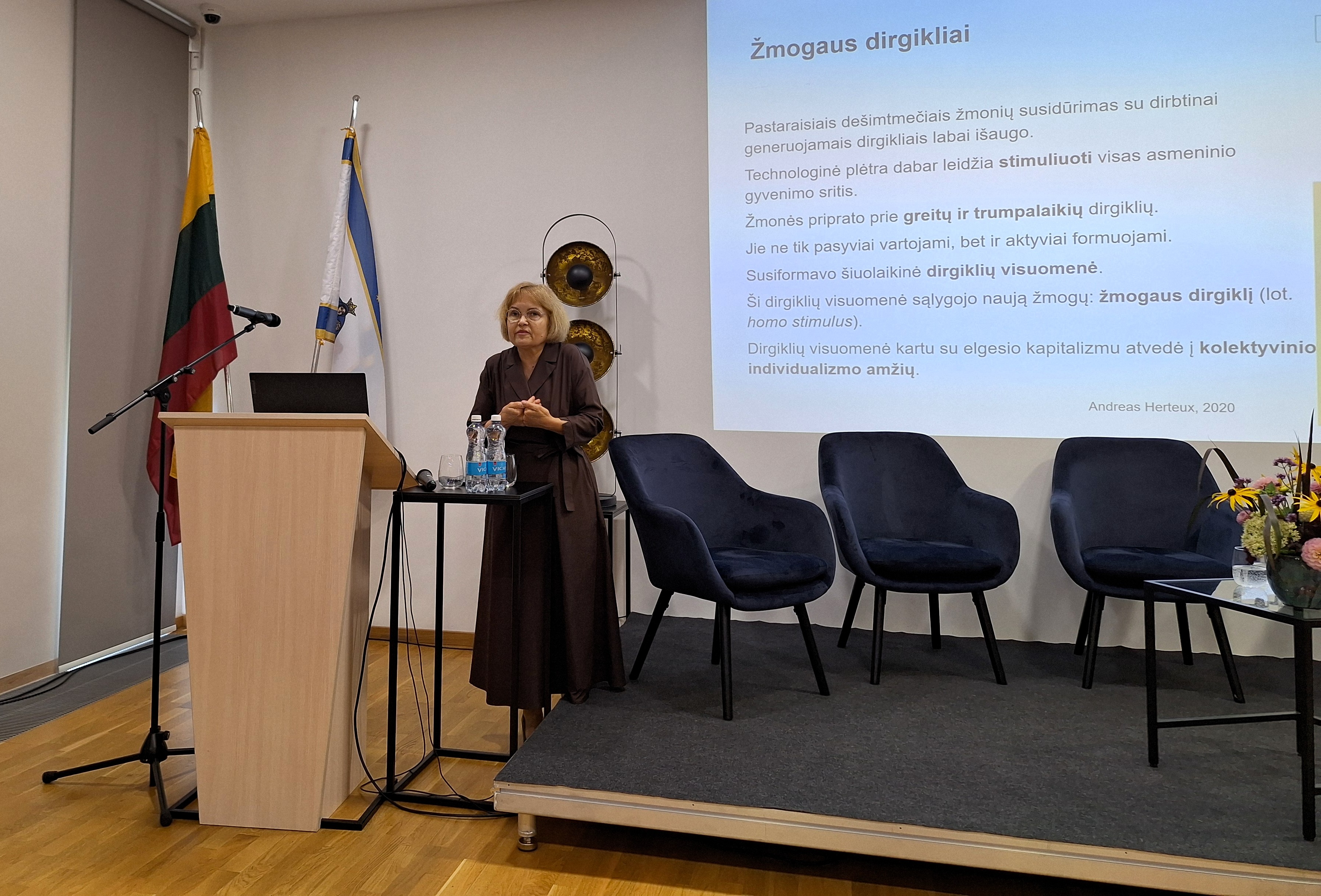Rajono mokyklų vadovai ir švietimo lyderiai aptarė švietimo aktualijas bei ateities kryptis Rajono mokyklų vadovai ir švietimo lyderiai aptarė švietimo aktualijas bei ateities kryptis