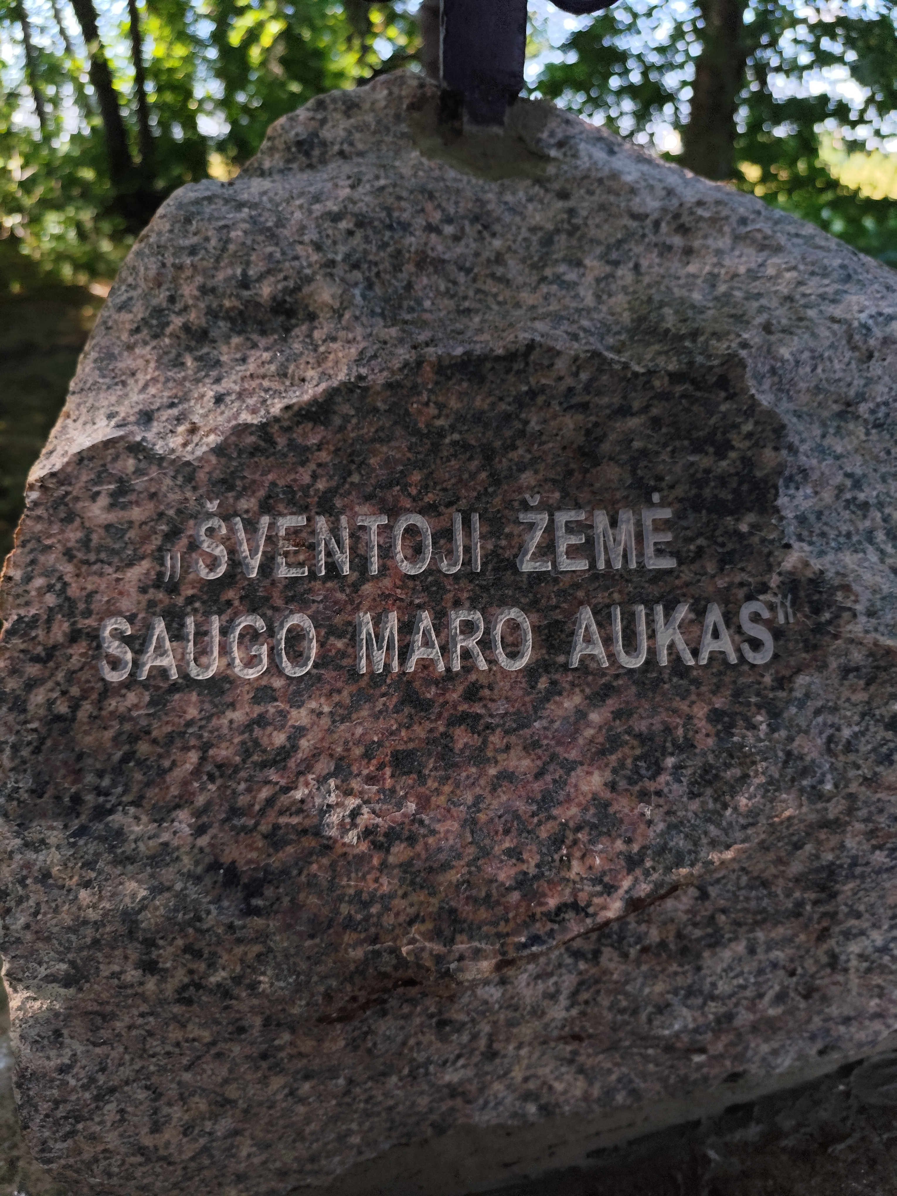 Kretingos rajono senosiose kapinėse atnaujinami senieji kryžiai ir koplytėlės Kretingos rajono senosiose kapinėse atnaujinami senieji kryžiai ir koplytėlės