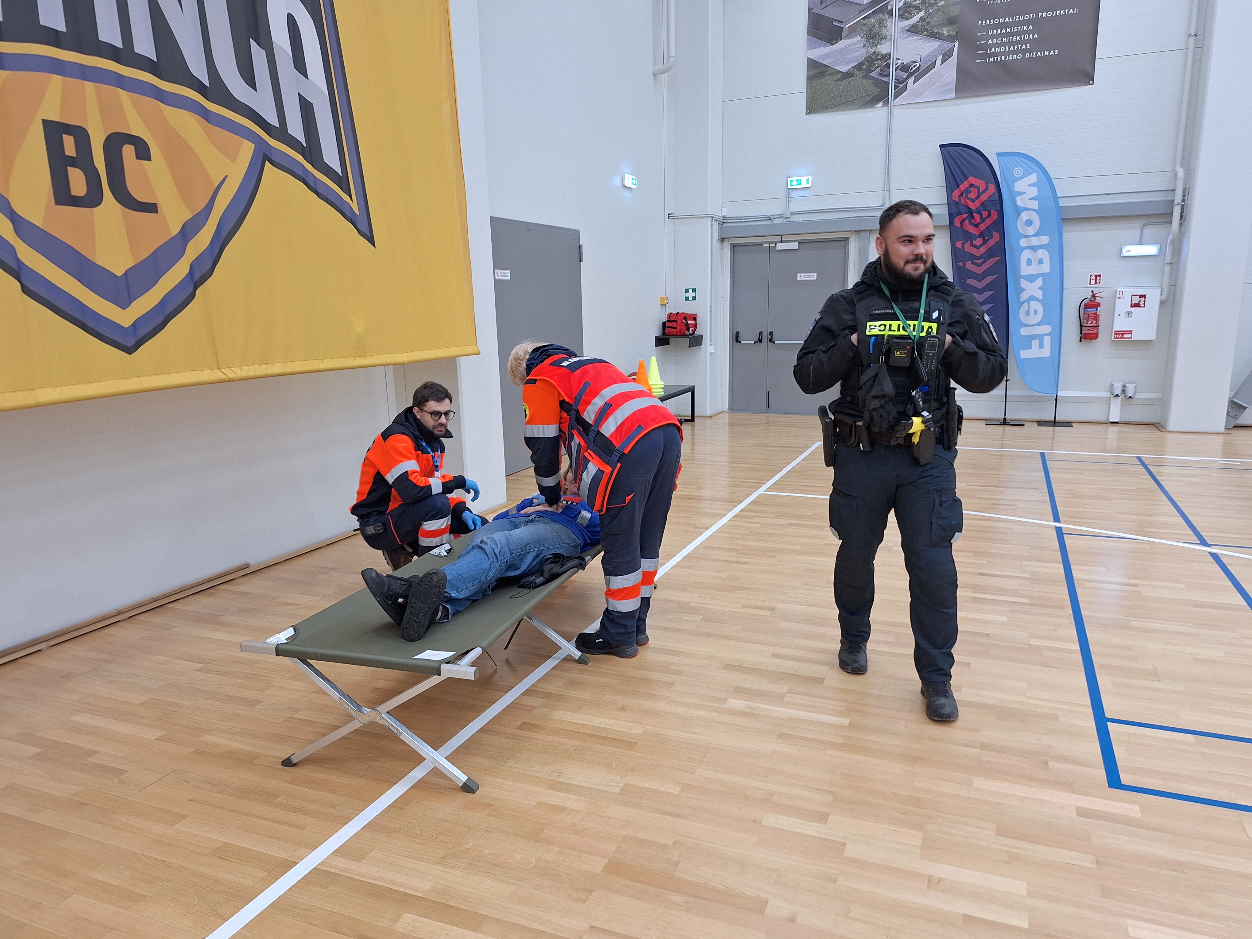 Pratybų Kretingoje metu patikrintas pasirengimas priimti evakuojamus gyventojus Pratybų Kretingoje metu patikrintas pasirengimas priimti evakuojamus gyventojus