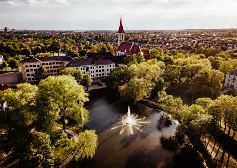 Gimtadienį švenčiančiai Kretingai – 770 naujų medžių ir žydinčių krūmų