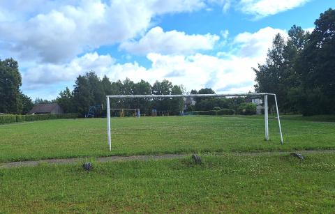 Pasirašyta sutartis dėl Salantų gimnazijos stadiono rekonstrukcijos