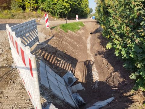 Baigiami Kartenos kapinių melioracijos drenažo įrengimo ir sutvarkymo darbai Baigiami Kartenos kapinių melioracijos drenažo įrengimo ir sutvarkymo darbai