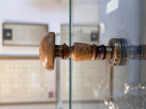 Į Kretingos muziejų atkeliavo autentiškas grafo Juozapo Tiškevičiaus laikų kasos antspaudas