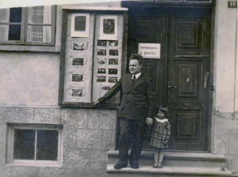 Nuotrauka iš parodos „Praėjusio šimtmečio Kretinga Kosto Jagučio fotografijose“ (Kretingos muziejaus fotoarchyvas) Nuotrauka iš parodos „Praėjusio šimtmečio Kretinga Kosto Jagučio fotografijose“ (Kretingos muziejaus fotoarchyvas)