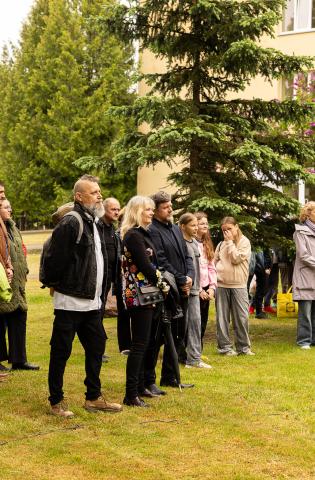 Darbėnuose atidengtos trys profesionalių menininkų sukurtos skulptūros