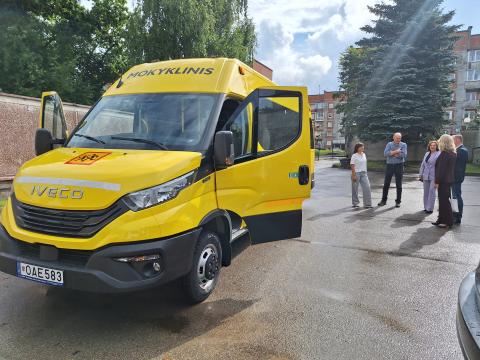 Kretingos M. Daujoto progimnazijai – naujas mokyklinis mikroautobusas Kretingos M. Daujoto progimnazijai – naujas mokyklinis mikroautobusas