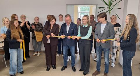 Atidaryta atnaujinta Salantų gimnazijos valgykla Atidaryta atnaujinta Salantų gimnazijos valgykla