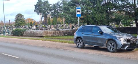 Inicijuojama bendradarbiavimo sutartis probleminėms autobusų stotelėms sutvarkyti