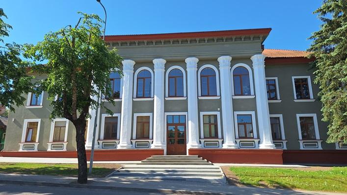 Atnaujintas Salantų miesto ir Imbarės seniūnijų administracinis pastatas