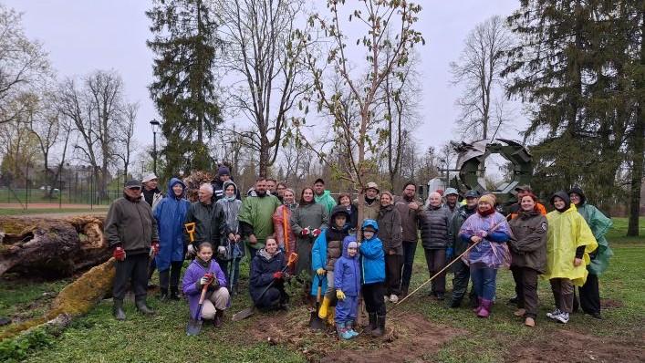Salantuose pasodinta 200 medžių ir žydinčių krūmų