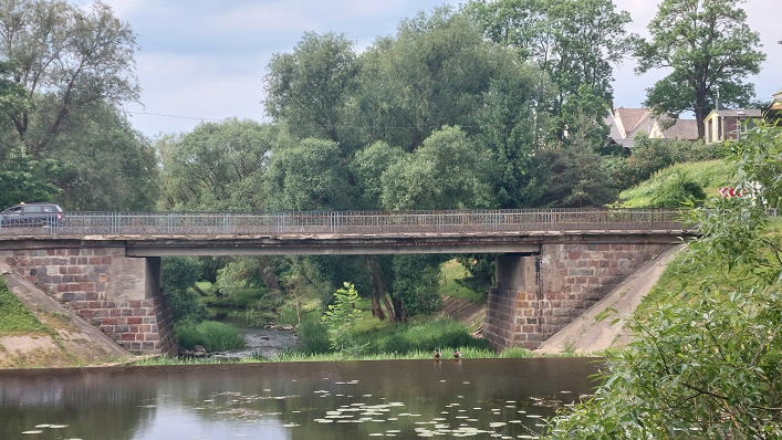 Ruošiamasi rekonstruoti tiltą per Akmenos upę