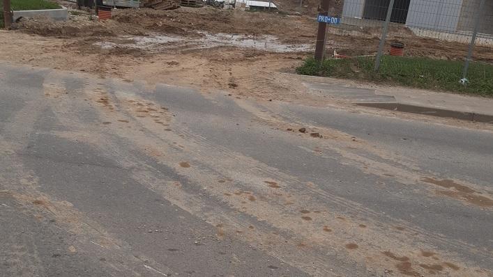 Primename: su purvinais ratais važiuoti į kelią negalima